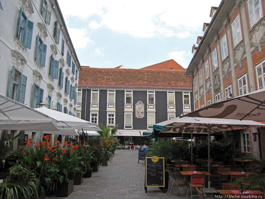 Во дворах часто расположены рестораны Грац, Австрия