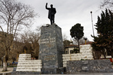 Памятник Ататюрку. Памятник ему есть в каждом турецком городе, как у нас — памятник Ленину ещё лет 20 назад.