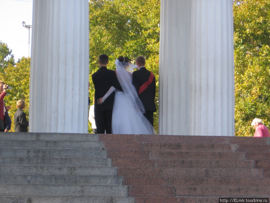 гуляя по набережной в Севастополе мы наткнулись на свадьбу Республика Крым, Россия