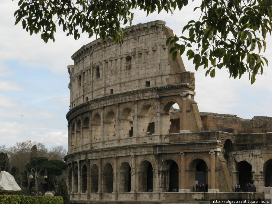 Вид на Колизей с Палатин Рим, Италия