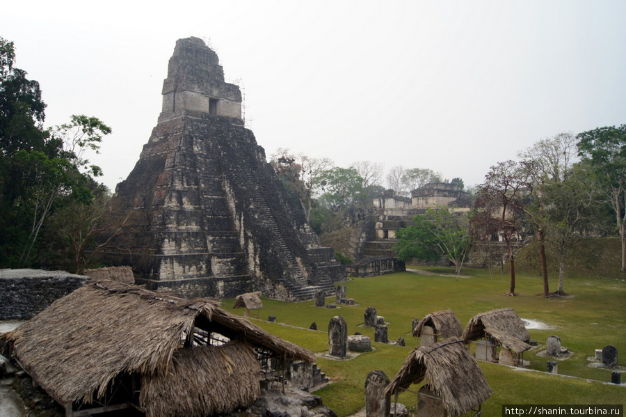 Великая площадь в Тиикале Тикаль Национальный Парк, Гватемала