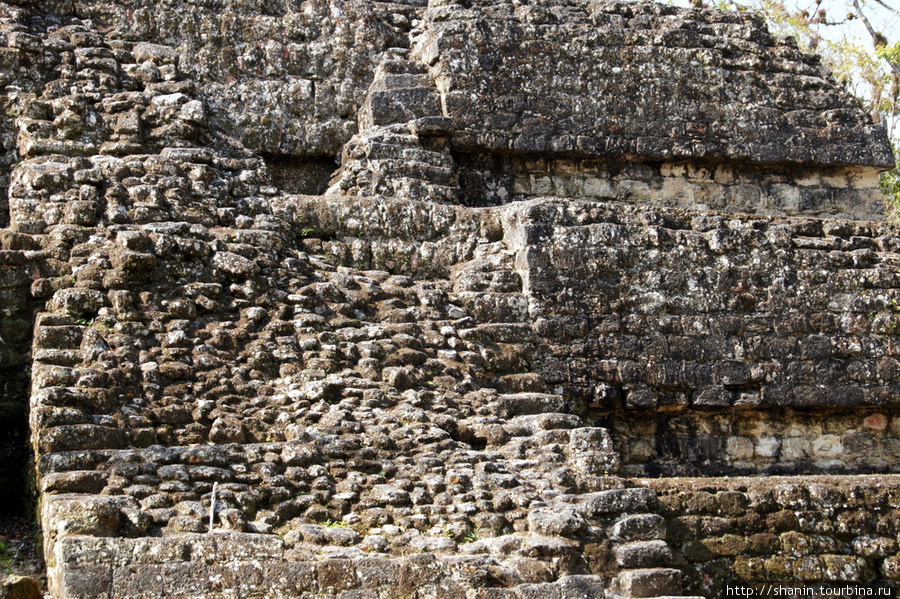 Камни пирамиды в Тикале Тикаль Национальный Парк, Гватемала