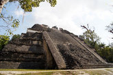 Пирамида в Заброшенном мире в Тикале
