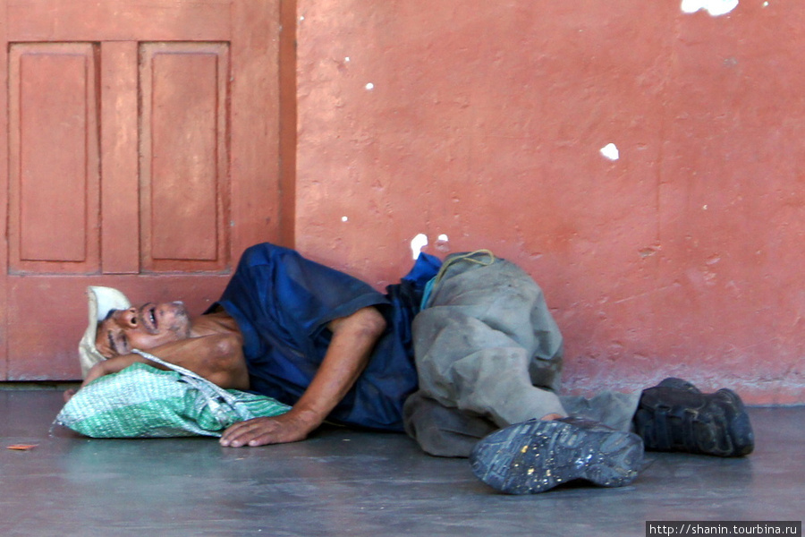 Утомился немного — и уснул Чикимула, Гватемала