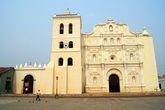 Кафедральный собор на главной площади Камаягуа