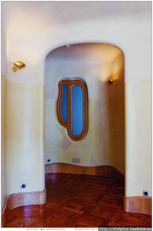 Все декоративные элементы дома выполнены лучшими мастерами прикладного искусства. Барселона, Испания
