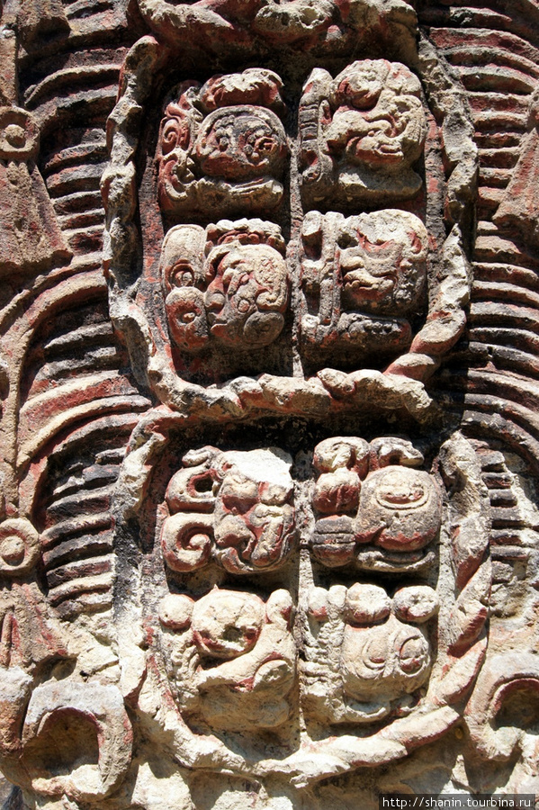 Образец резьбы по камню в Копане Копан-Руинас, Гондурас