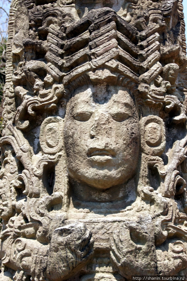 Вырезанное в камне лицо Копан-Руинас, Гондурас