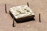 Каменный алтарь на Западной площади в Копане