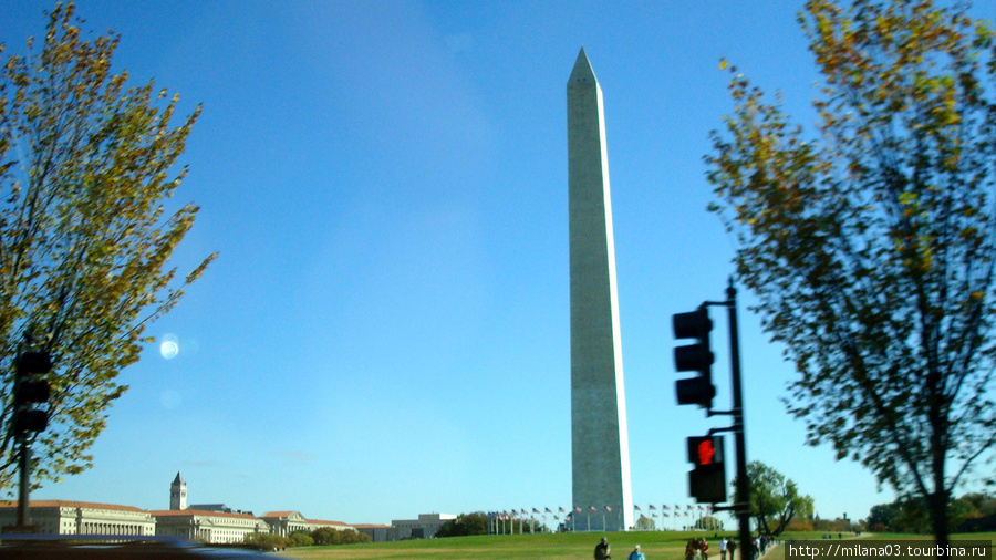 Монумент Вашингтона. Высота монумента составляет 169 м (это не здание, а сооружение ;) ширина у основания 16,8 м, а у вершины 10,5 м. Толщина стен 4,6 м у основания и 46 см у вершины. Он весит 79 590 тонн. Вашингтон, CША
