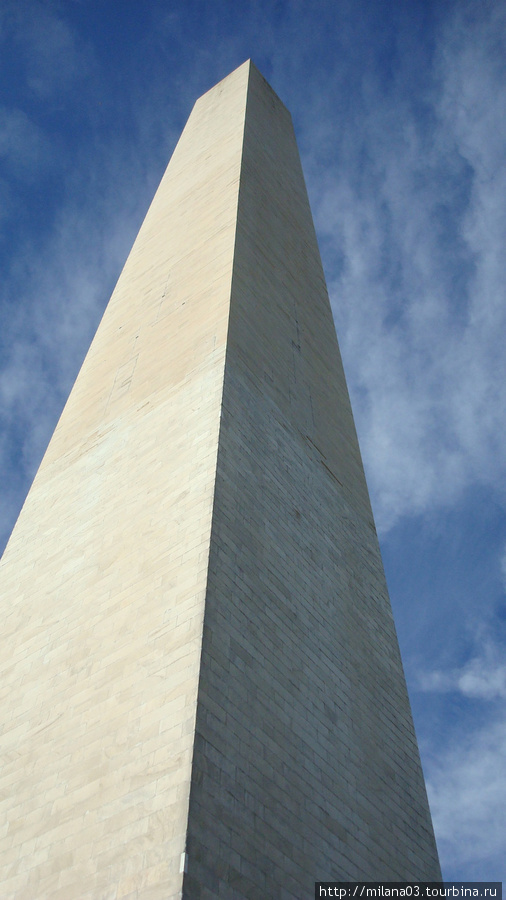 Но большинство работ прервалось в середине 50-х годов, когда высота монумента была доведена до 46 метров(разный цвет облицовки): замаячила угроза Гражданской войны. 6 декабря 1884 года был поставлен последний, замковый камень. Вашингтон, CША
