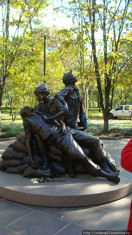 Мемориал ветеранов Вьетнама. Памятник медсестрам Вашингтон, CША