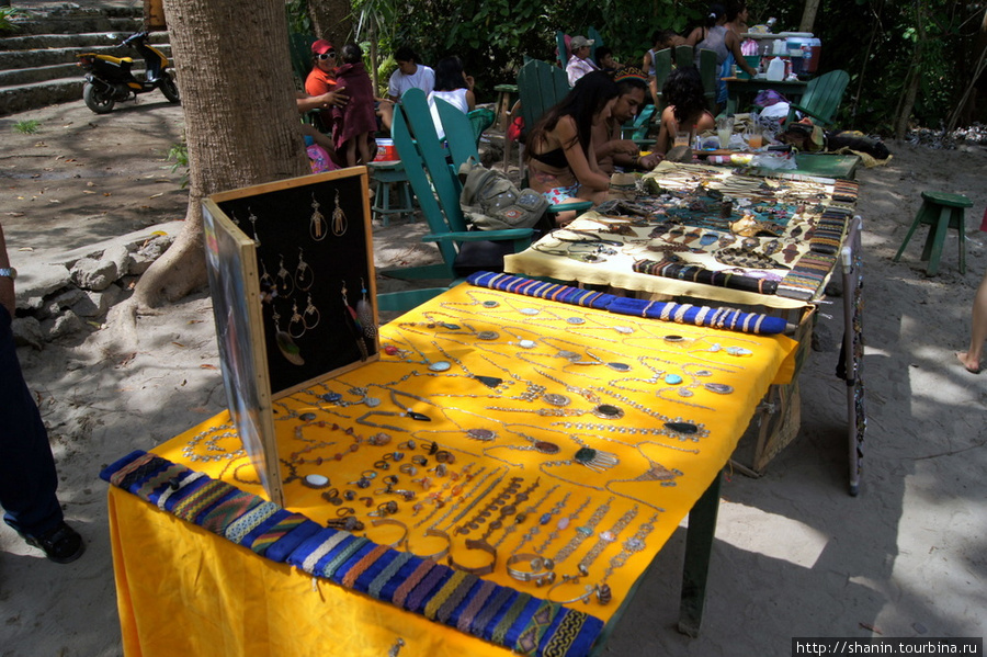 Тут же продают сувениры Остров Ометепе, Никарагуа