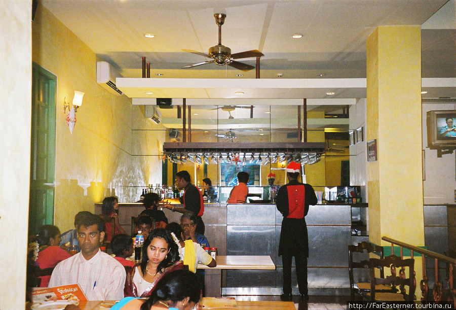 В ресторане Пицца Хат в Пондишерри Пондишери, Индия