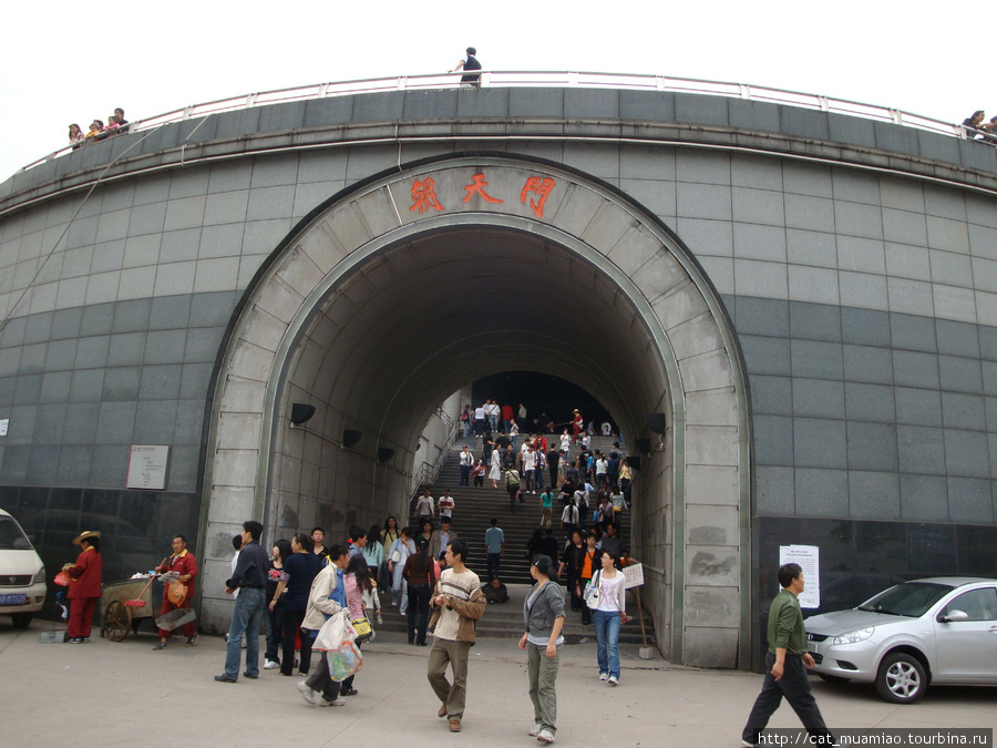 Новопостроенные ворота Чаотяньмэнь Чунцин, Китай