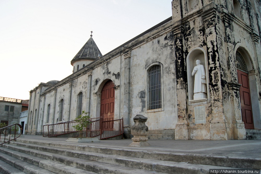 Церковь на бульваре Гранада, Никарагуа