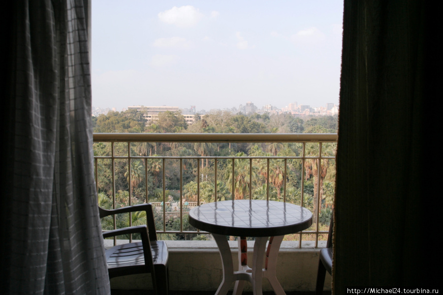 Вид на зоопарк с восьмого этажа. Каир, Египет