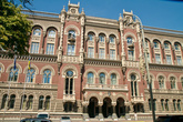 Национальный банк Украины (1902-1905, арх. Кобелев, Вербицкий, стилизация под ранний ренесанс).Первоначально здание было двухэтажным, в 1934 году его надстроили.