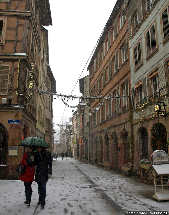 Рождественский снег в столице Европейского союза Страсбург, Франция