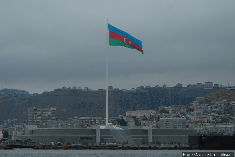 Знаменитый флаг Баку, Азербайджан