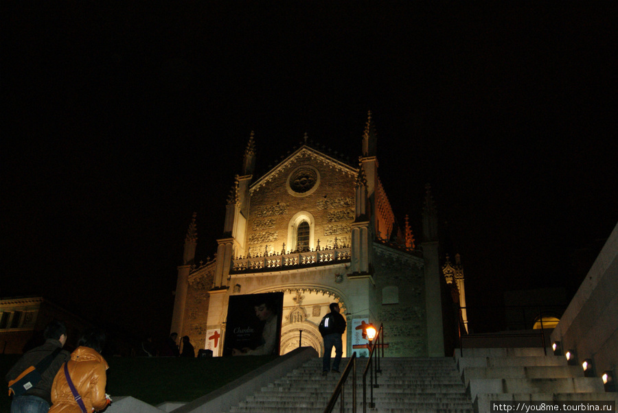 Сан-Херонимо-эль-Реаль (шестнадцатый век) — церковь королей Испании в вечернем освещении Мадрид, Испания