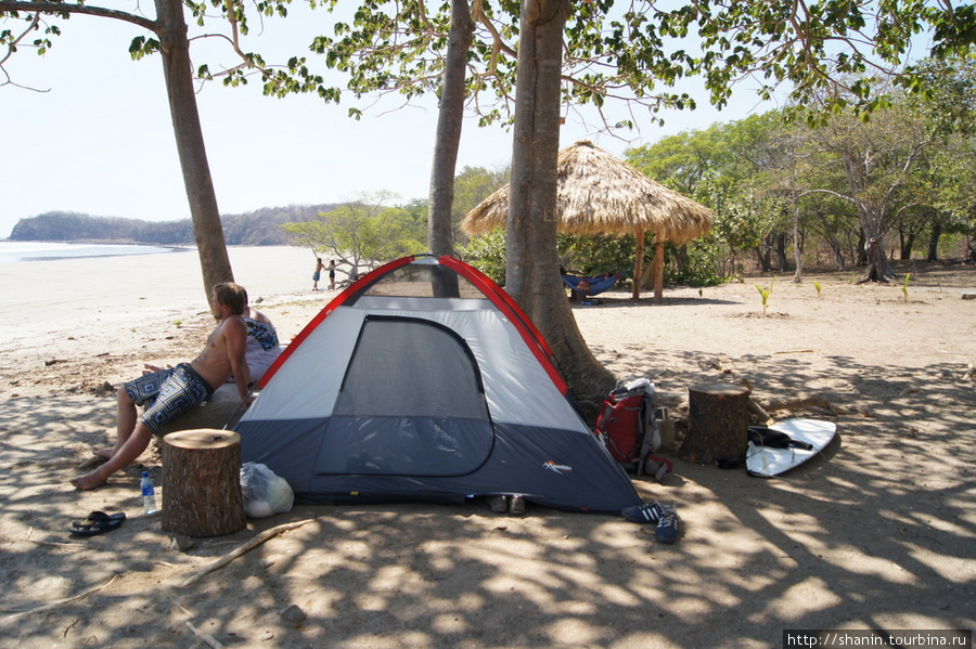 ПАлатка на пляже Сан-Хуан-дель-Сур, Никарагуа