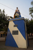 Памятник на центральной площади Риваса
