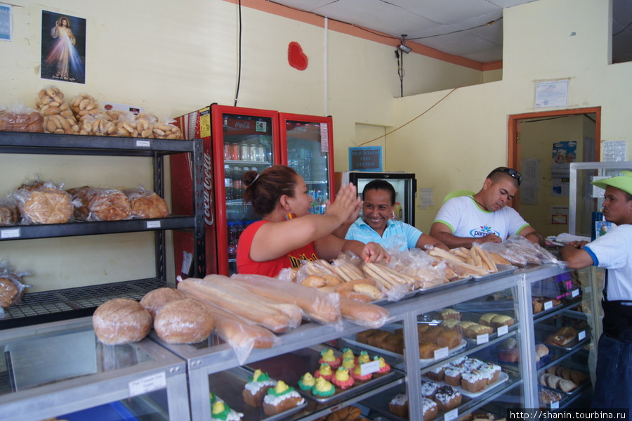 В булочной Сан-Хуан-дель-Сур, Никарагуа