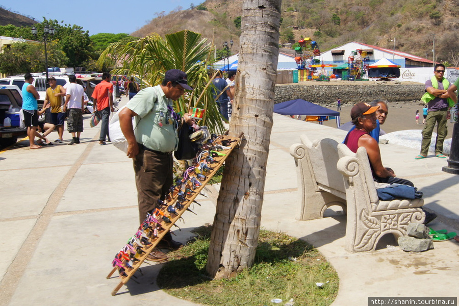 На набережной в Сан-Хуан-дель-Сур Сан-Хуан-дель-Сур, Никарагуа