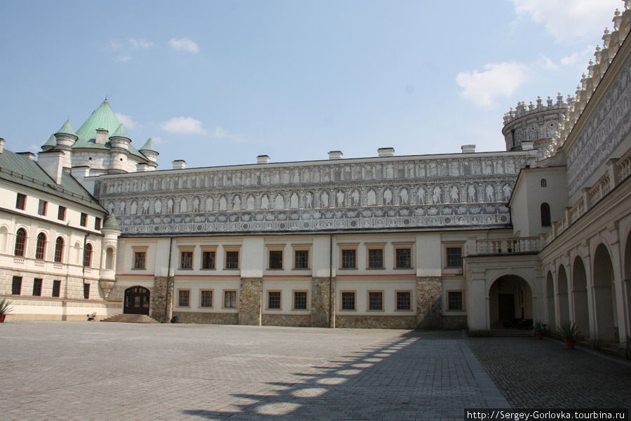 Замок Красицких, белый лебедь Польши