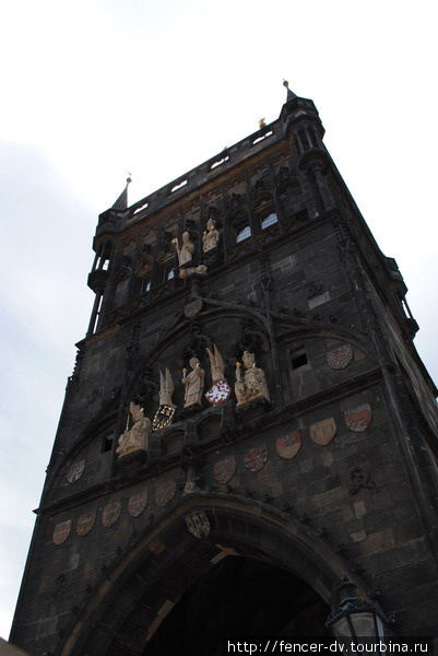Через ворота башни выходим на мост Прага, Чехия