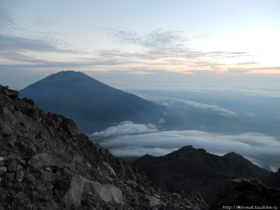 Рассвет на вулкане Мерапи Джокьякарта, Индонезия