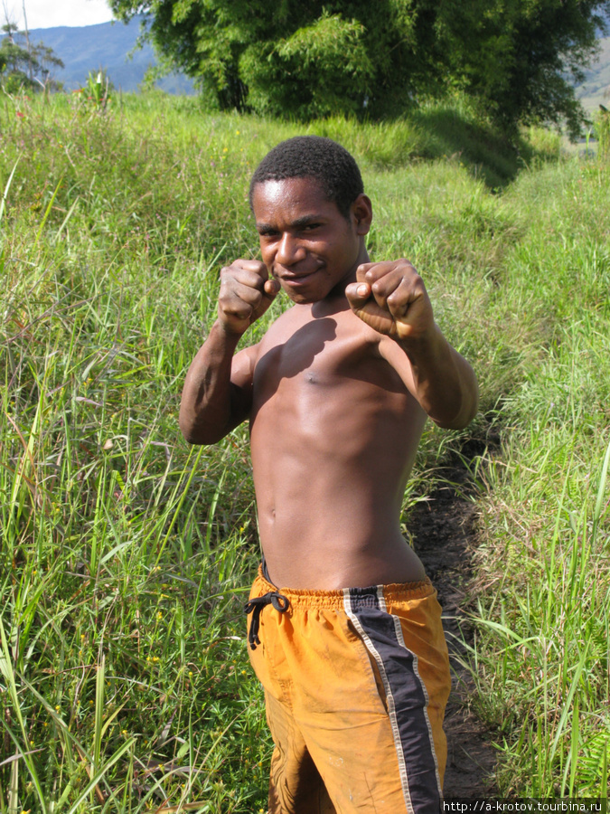 Молодой папуас (каратист) Папуа-Новая Гвинея
