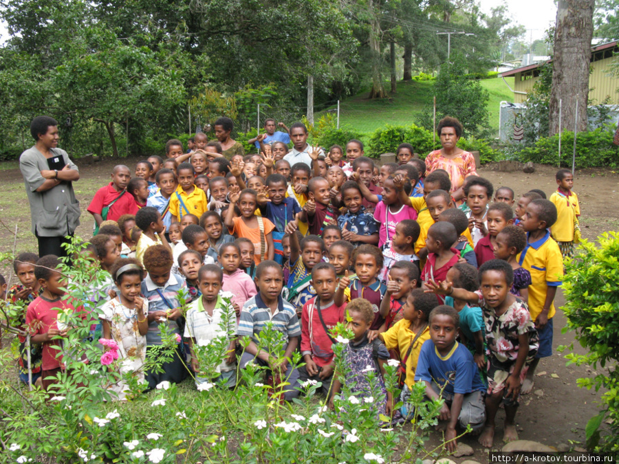 Школьники-первоклассники Папуа-Новая Гвинея