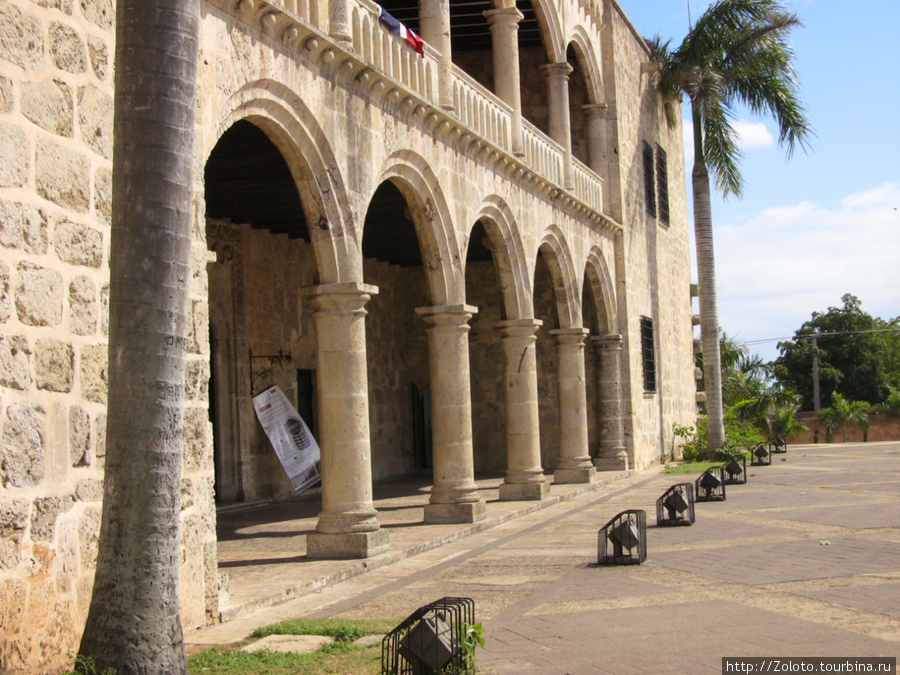 Дворец, в котором жил Колумб Доминиканская Республика