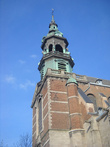 Фрагмент здания и колокольня