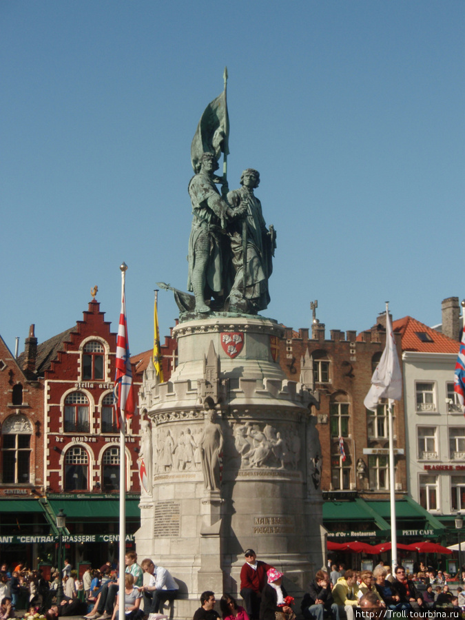 Памятник Яну Брейделю и Питеру Конинку / Het standbeeld van Jan Breydel en Pieter Coninck