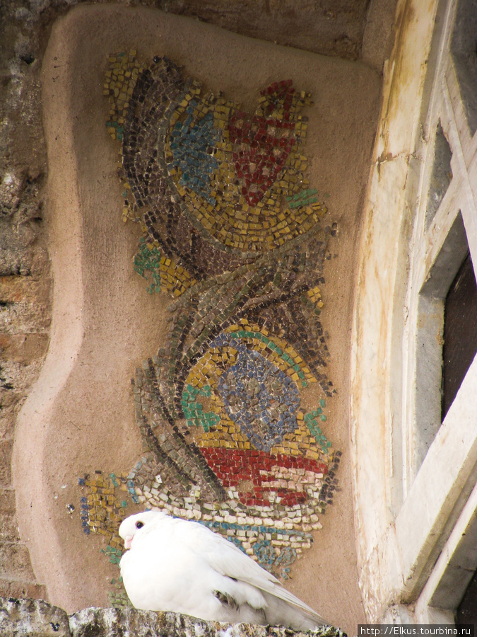 Видны следы мозаик VII-VIII веков, большая часть погибла во время пожара Салоники, Греция