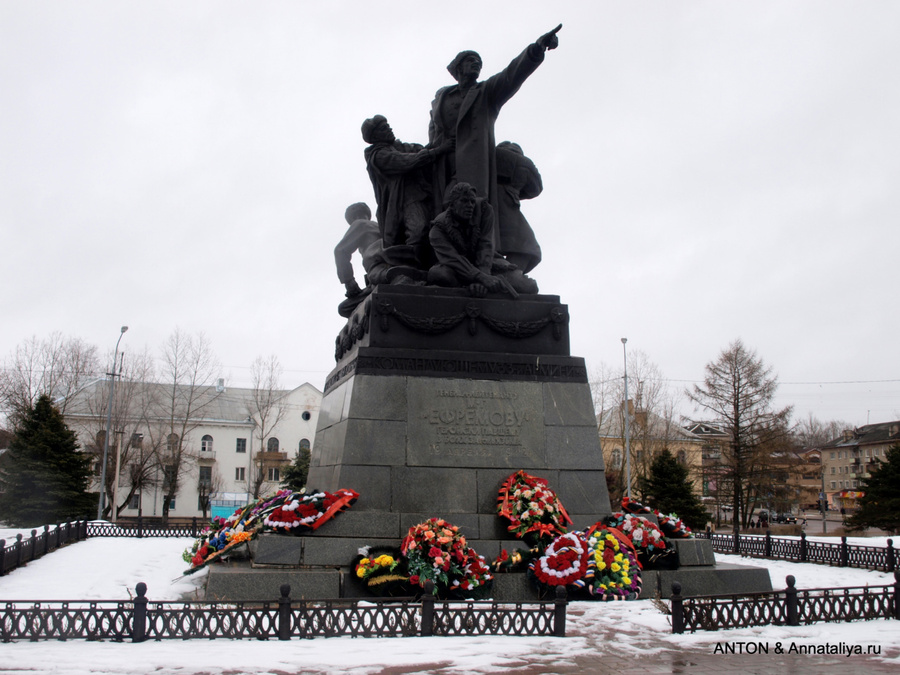 Памятник генералу Ефремову Вязьма, Россия