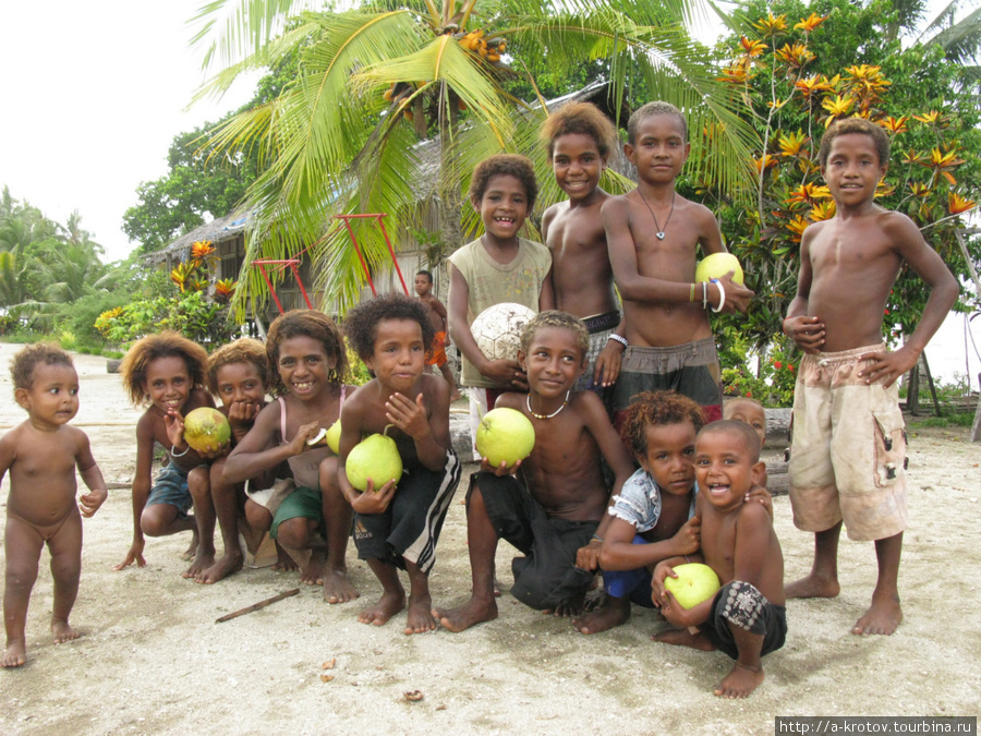 Молодые папуасы, жители Вутунга