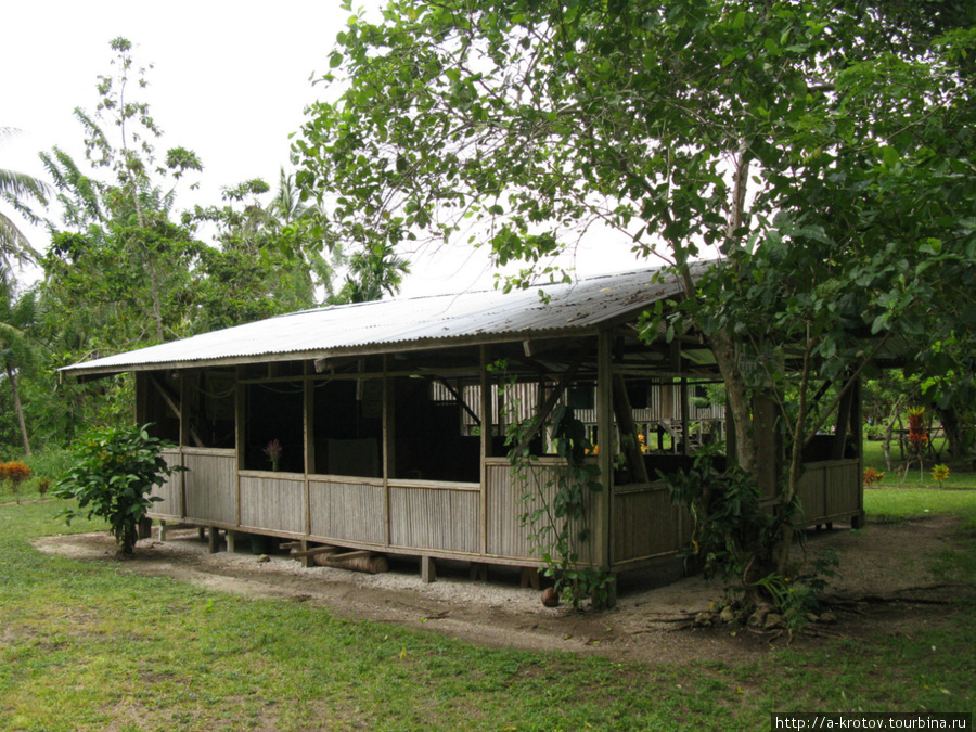 Вутунг — первая, приграничная деревня папуасов Вутунг, Папуа-Новая Гвинея