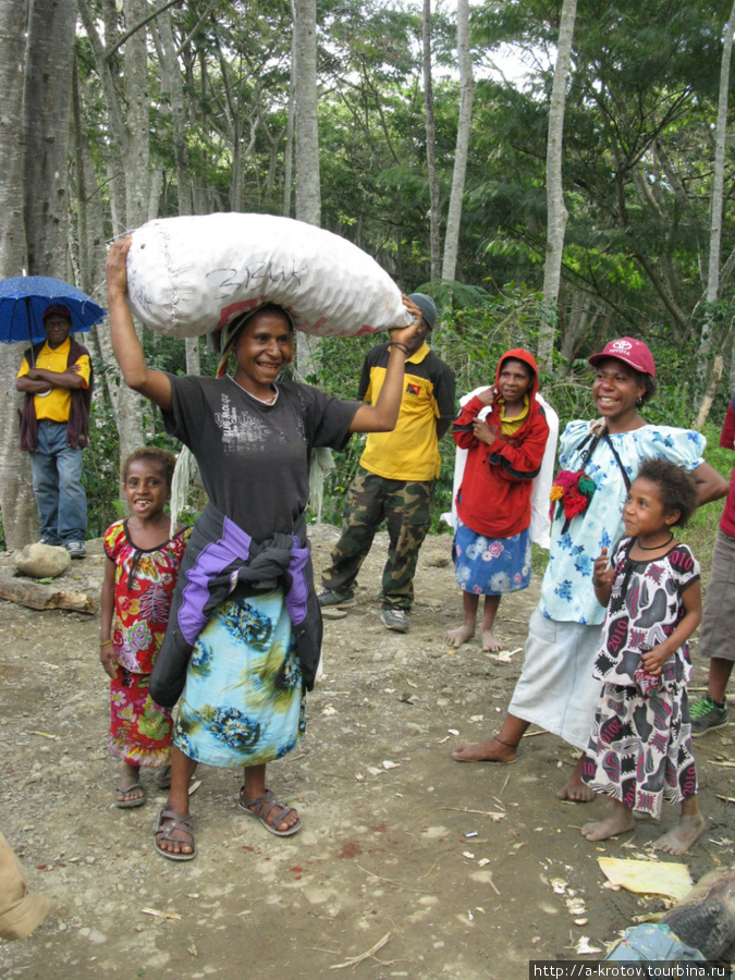 Грузоподъёмная женщина Папуа-Новая Гвинея