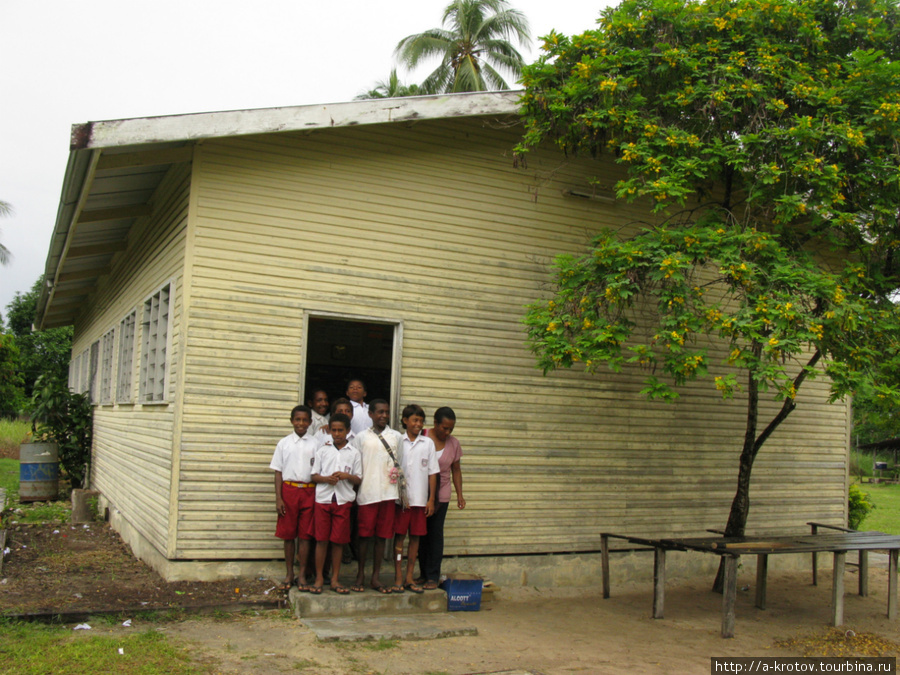 В школе Ванимо, Папуа-Новая Гвинея