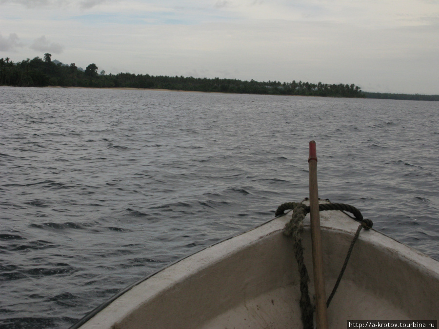 Плавание с папуасами на моторной лодке Богия, Папуа-Новая Гвинея