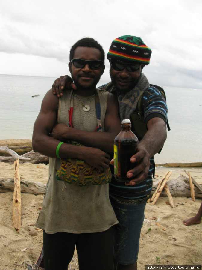 С этими товарищами мне — плыть. Богия, Папуа-Новая Гвинея