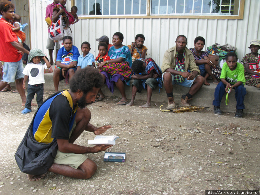 Один из уличных христианских проповедников Вевак, Папуа-Новая Гвинея