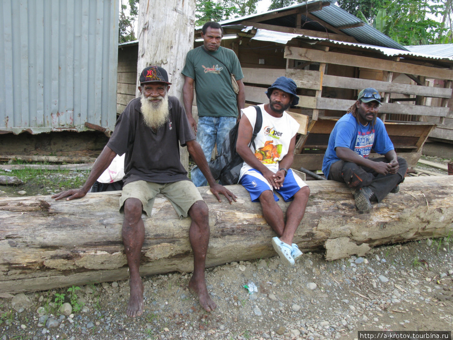 В Базовом лагере лесодобытчиков Аитапе, Папуа-Новая Гвинея
