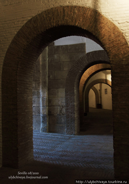 Переходы внутри здания Севилья, Испания