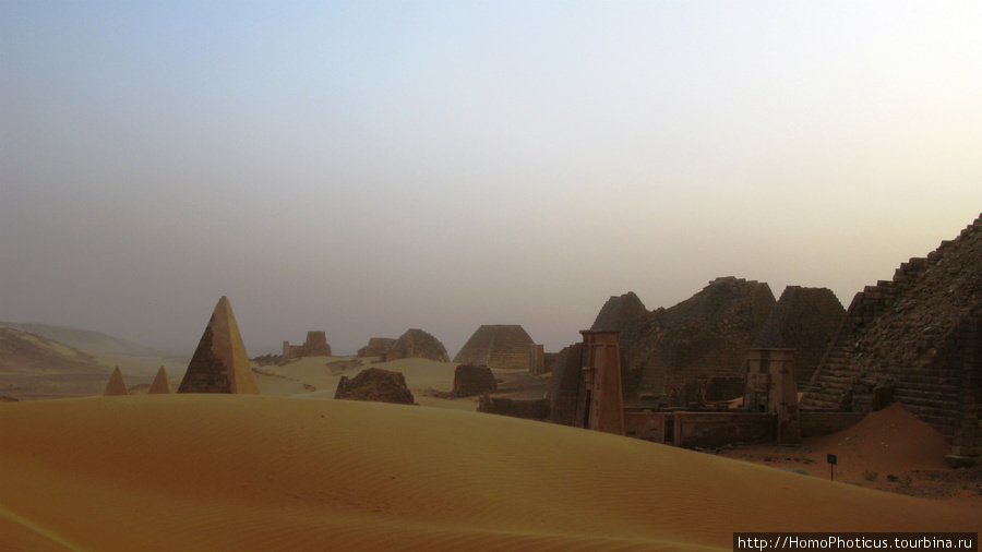 Мероэ,царский некрополь Судан