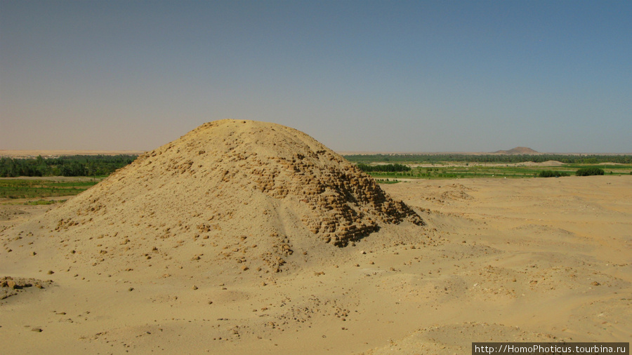 Напата, пирамида Тахарки Судан